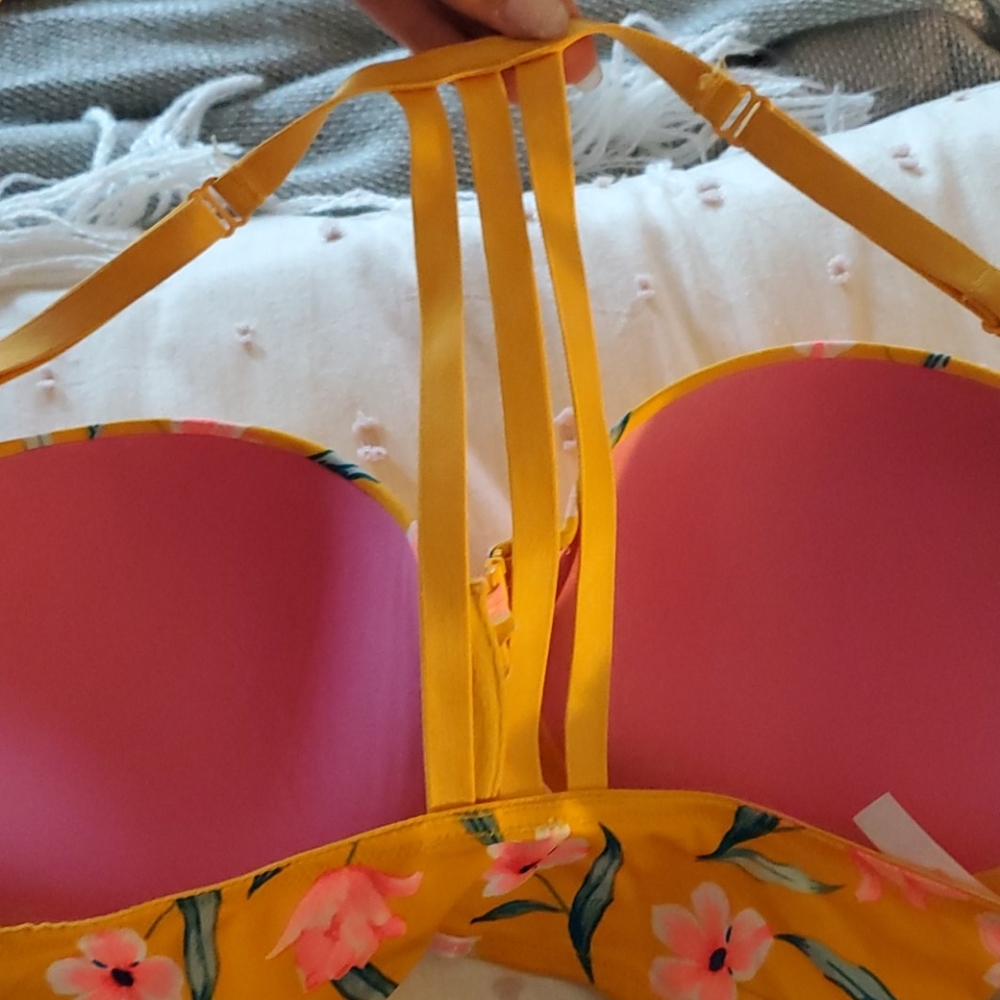 Fun yellow bra - Picture 2 of 2